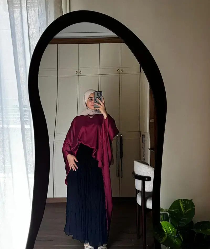 Flowy satin blouse - Image 4